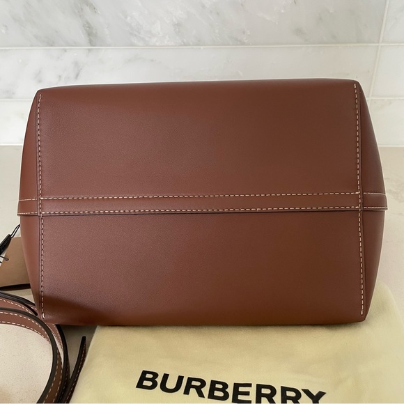 BWNT Authentic Burberry 2021 Runway Small Soft Pocket Tote, in tan - Picture 4 of 16